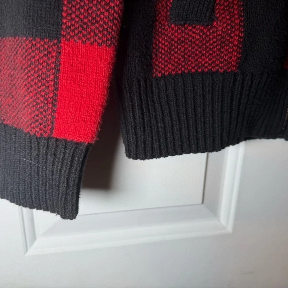 American Eagle Outfitters Men’s Sweater Small Red Black Buffalo Plaid Full Zip